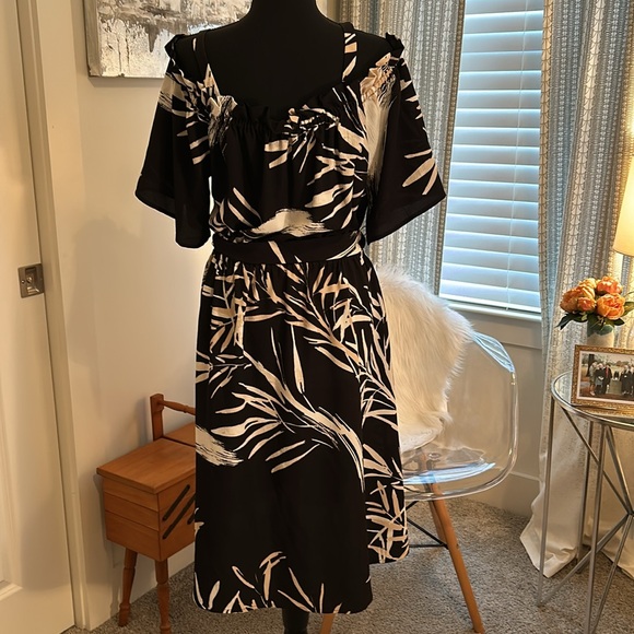 Natori, off- shoulder dress - Picture 4 of 6